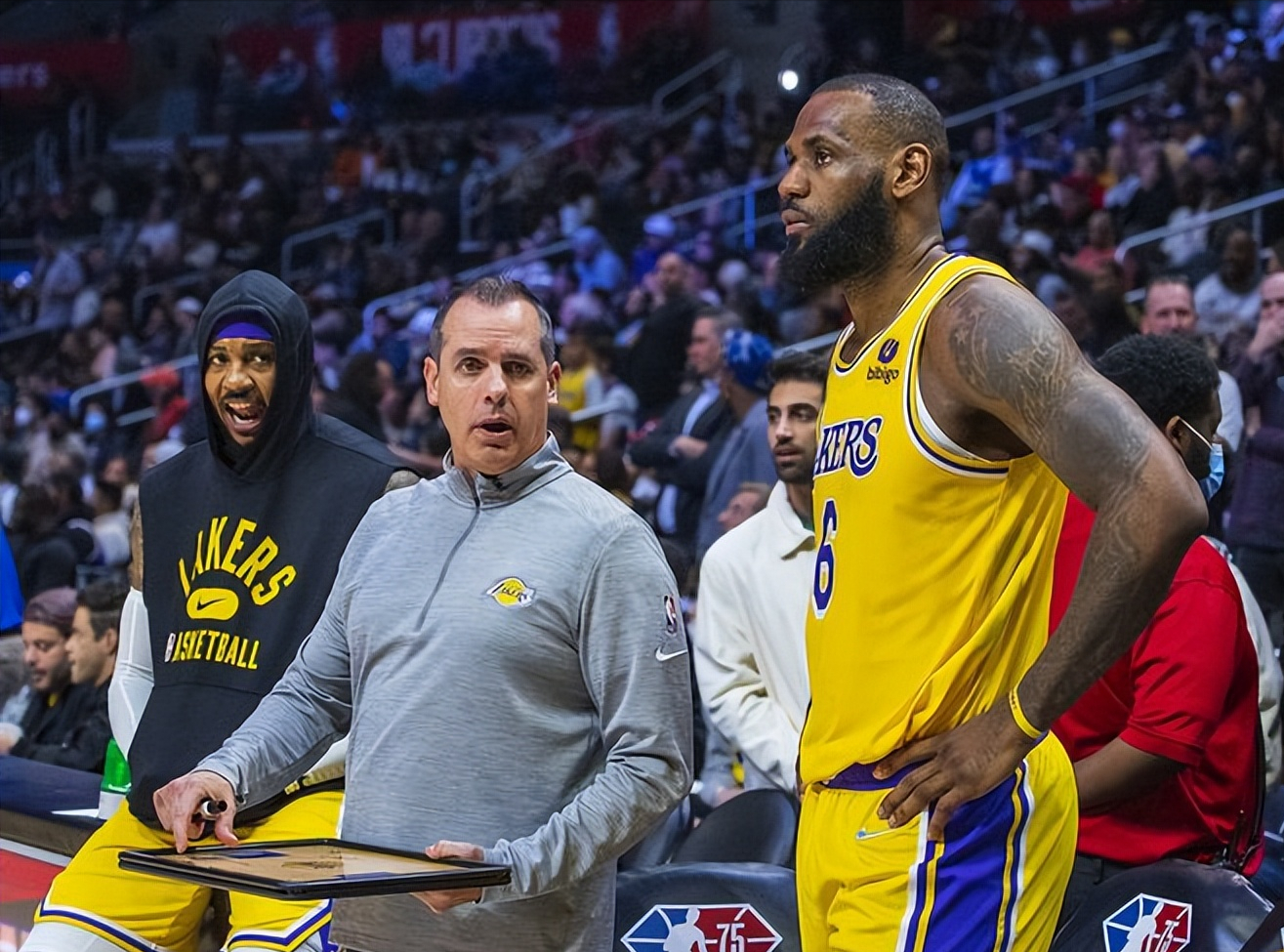 爱游戏体育官网包含切尔西不断突破!,JackeyLove连续十场比赛得分超过夺冠比赛高潮迭起的词条